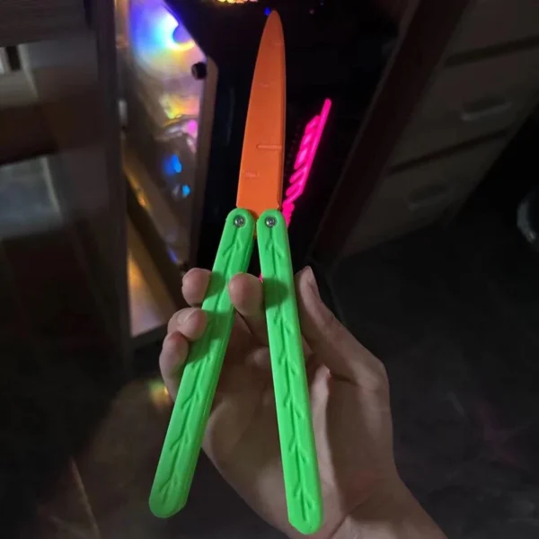 3D Gravity Butterfly Training Knife, Butterfly Knife Decompression Carrot Plastic Cutting No Edge Funny Finger Safe Toy Outdoor - Image 2