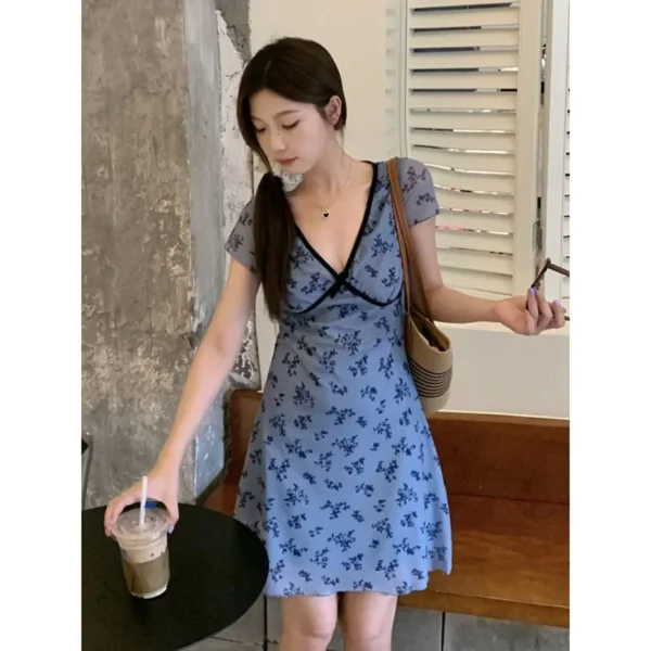 Vintage Sexy V-neck Short Sleeve Cropped Dresses For Women Slimming Waist-fitted A- line Mini Skirts Social Media Favorite